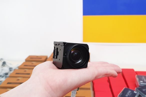 Камера аналогова 116г Foxeer 700TVL CCD 10x зум з PWM керуванням